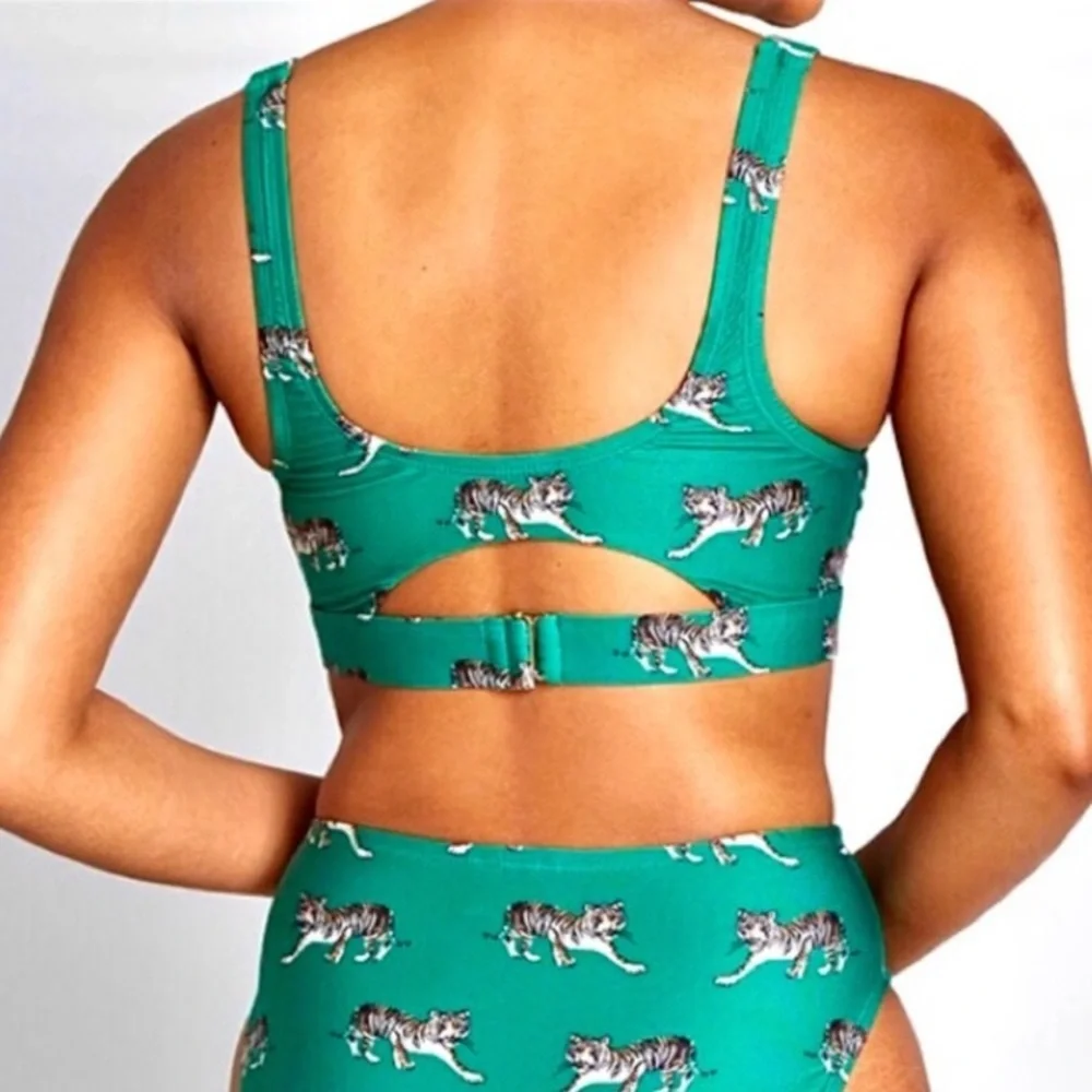 (B21)‎ NEW ModCloth Emerald Green Tiger Print Bikini Top ONLY Cutout Back, Sz 1X